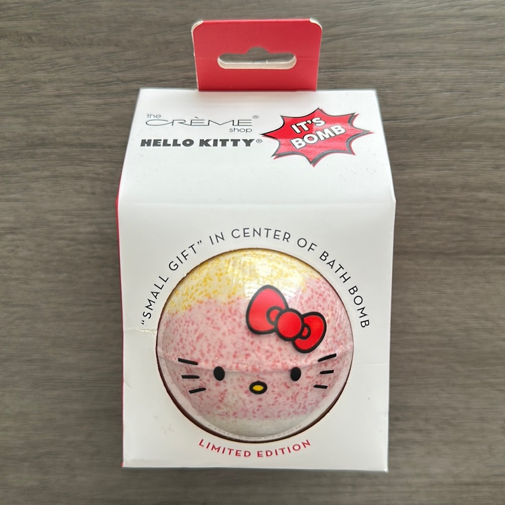 NIB *Limited Edition* Hello Kitty Crème Shop Bath Bomb - Apple Cinnamon Scent